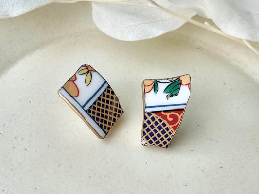 Imari Ware Kintsugi Titanium Earrings Gold Carnelian