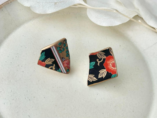 Imari Ware Kintsugi Titanium Earrings Gold Carnelian