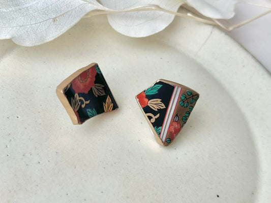 Imari Ware Kintsugi Titanium Earrings Gold Carnelian