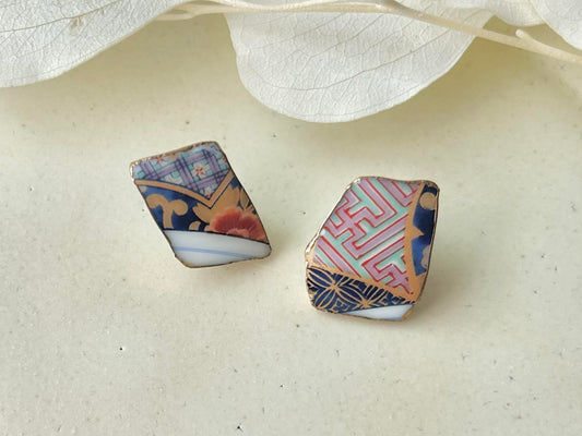 Imari Ware Kintsugi Titanium Earrings Gold Carnelian