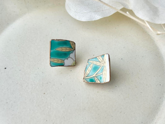 Imari Ware Kintsugi Titanium Earrings Gold Carnelian