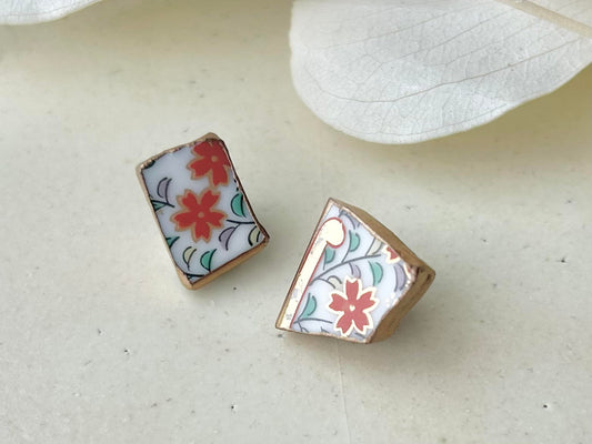 Imari Ware Kintsugi Titanium Earrings Gold Carnelian