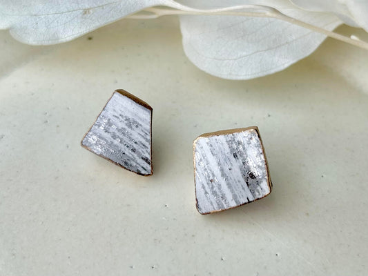 Imari Ware Kintsugi Titanium Earrings Gold Carnelian