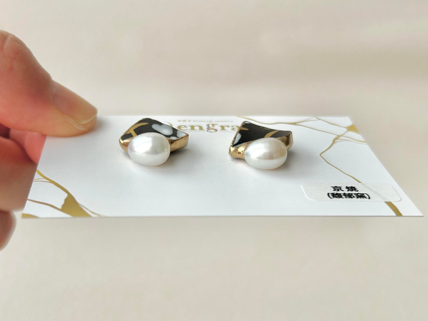 Imari Ware Kintsugi Titanium Earrings Gold Carnelian