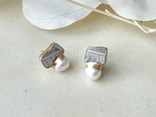 Imari Ware Kintsugi Titanium Earrings Gold Carnelian