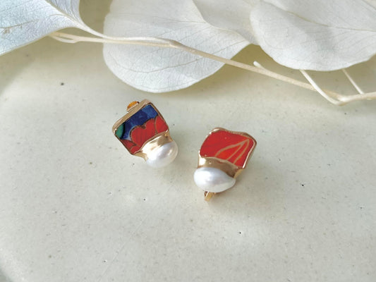 Imari Ware Kintsugi Titanium Earrings Gold Carnelian