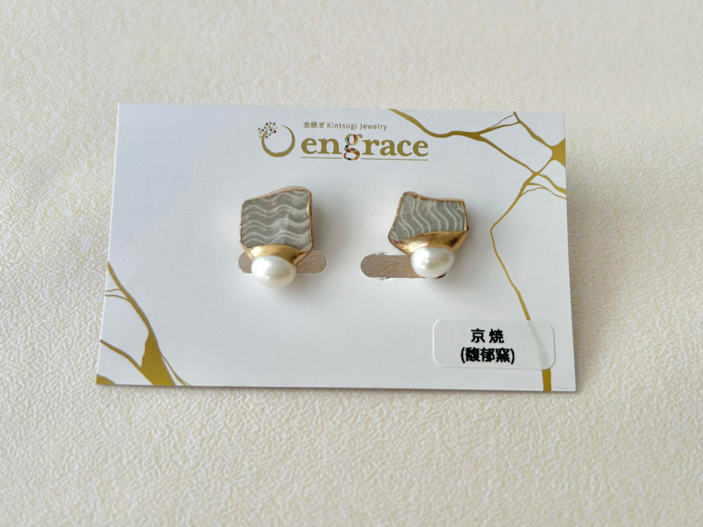 Imari Ware Kintsugi Titanium Earrings Gold Carnelian