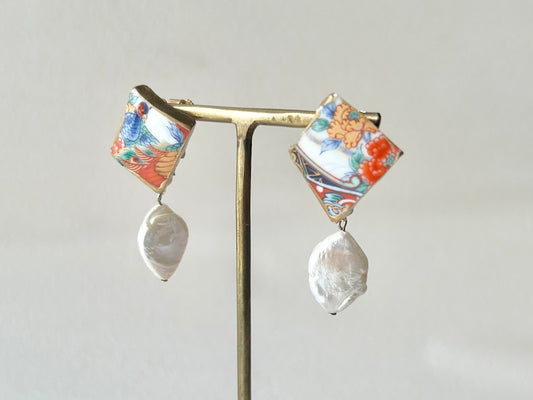 Imari Ware Kintsugi Titanium Earrings Gold Carnelian