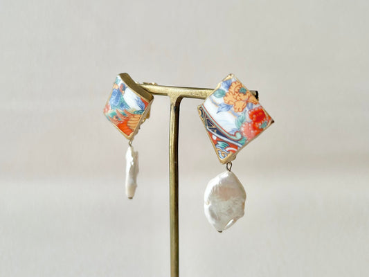 Imari Ware Kintsugi Titanium Earrings Gold Carnelian
