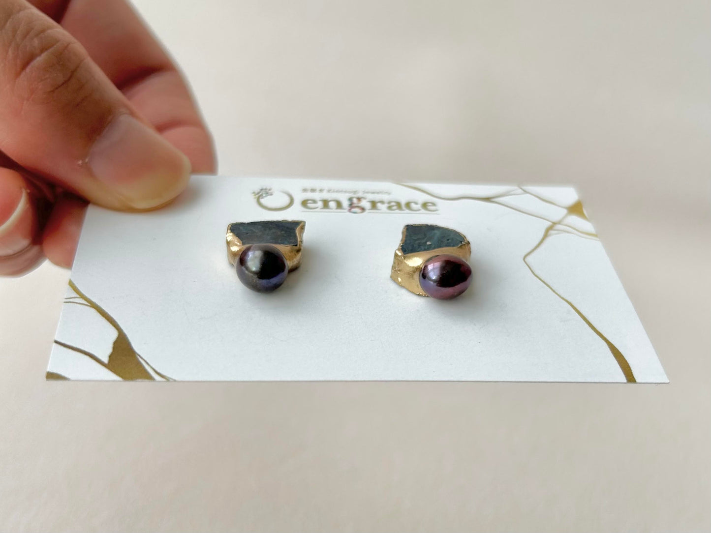 【金具が選べる】萩焼　金継ぎ　ピアス　イヤリング　深い藍色　淡水パール　ブラックピーコック　天然石　伝統工芸　＃191