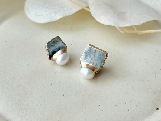 Imari Ware Kintsugi Titanium Earrings Gold Carnelian