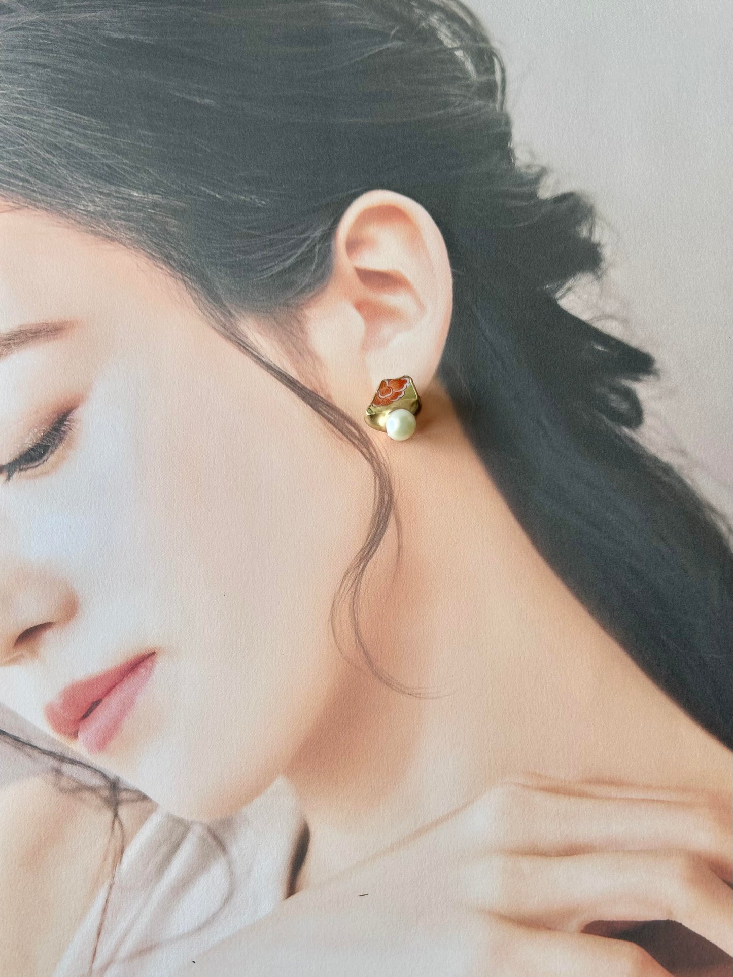 Imari Ware Kintsugi Titanium Earrings Gold Carnelian