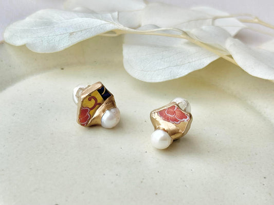 Imari Ware Kintsugi Titanium Earrings Gold Carnelian