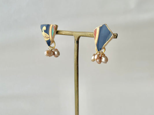 Imari Ware Kintsugi Titanium Earrings Gold Carnelian