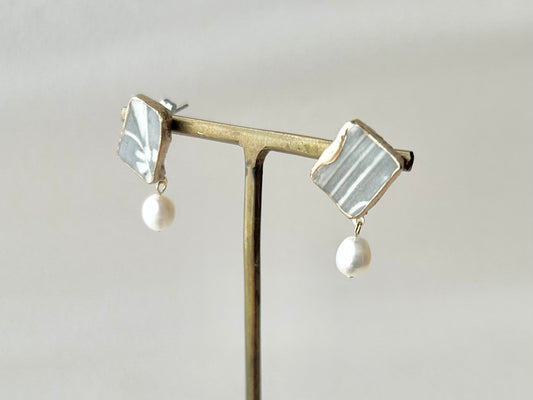 Imari Ware Kintsugi Titanium Earrings Gold Carnelian