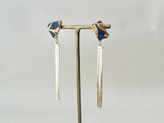 Imari Ware Kintsugi Titanium Earrings Gold Carnelian