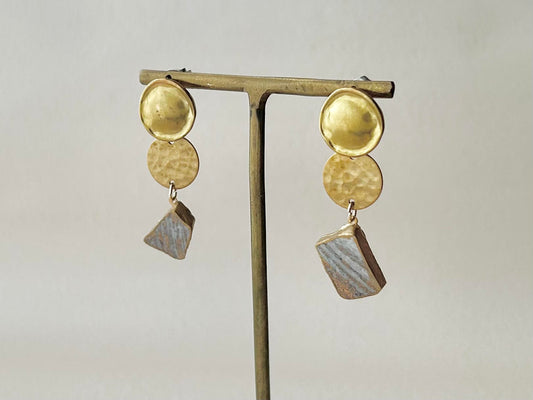 Imari Ware Kintsugi Titanium Earrings Gold Carnelian