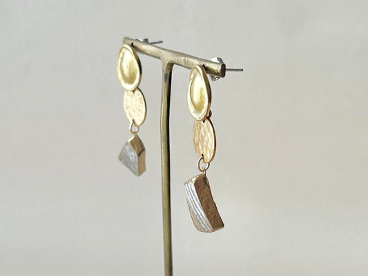 Imari Ware Kintsugi Titanium Earrings Gold Carnelian