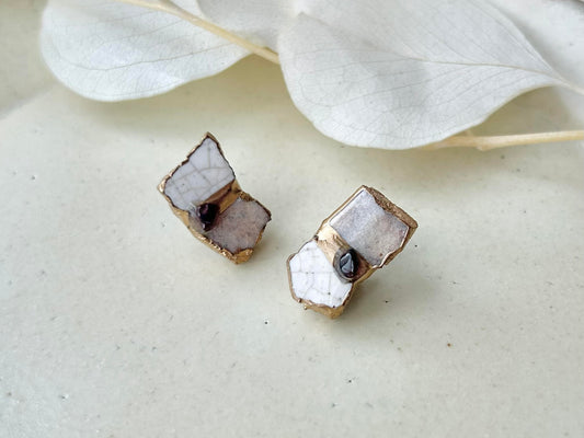 Imari Ware Kintsugi Titanium Earrings Gold Carnelian