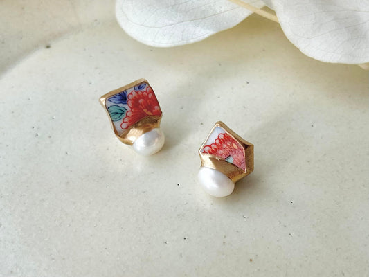 Imari Ware Kintsugi Titanium Earrings Gold Carnelian
