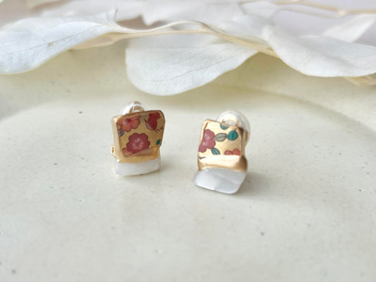 Imari Ware Kintsugi Titanium Earrings Gold Carnelian