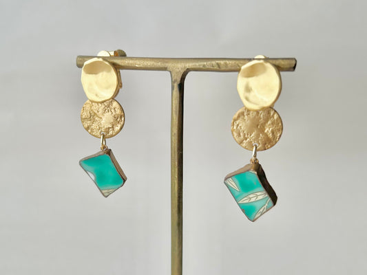 Imari Ware Kintsugi Titanium Earrings Gold Carnelian