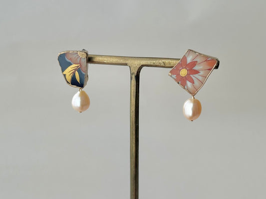 Imari Ware Kintsugi Titanium Earrings Gold Carnelian