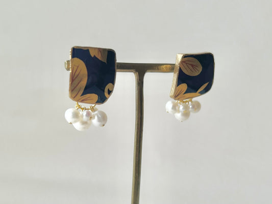 Imari Ware Kintsugi Titanium Earrings Gold Carnelian