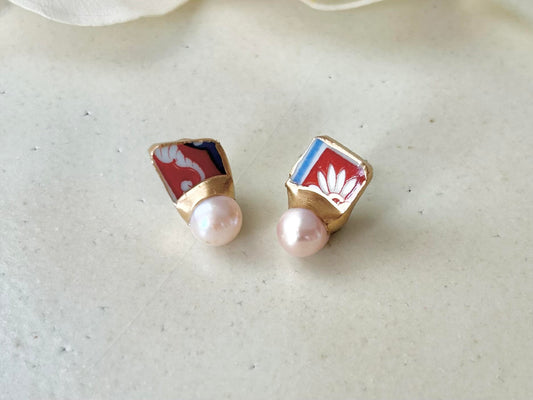 Imari Ware Kintsugi Titanium Earrings Gold Carnelian