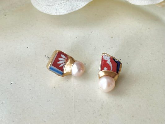 Imari Ware Kintsugi Titanium Earrings Gold Carnelian