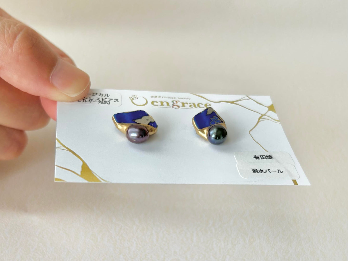 Imari Ware Kintsugi Titanium Earrings Gold Carnelian