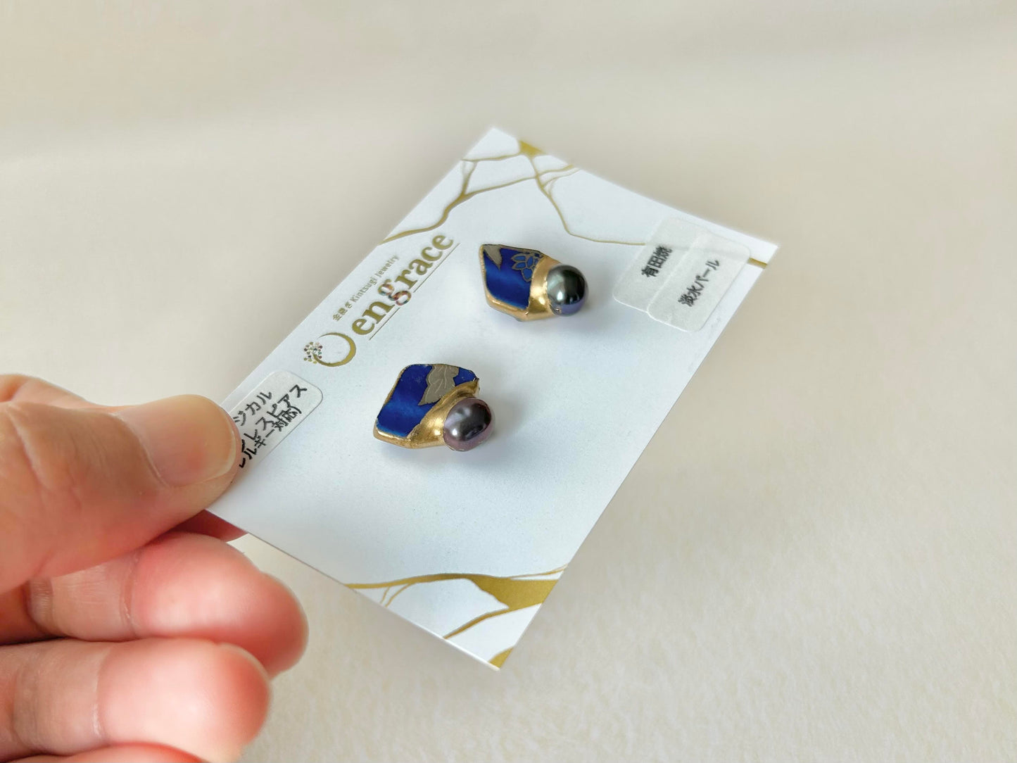 Imari Ware Kintsugi Titanium Earrings Gold Carnelian