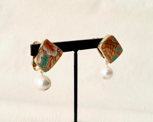 Imari Ware Kintsugi Titanium Earrings Gold Carnelian