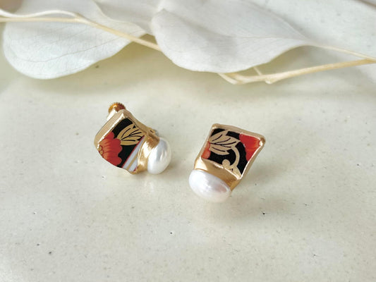 Imari Ware Kintsugi Titanium Earrings Gold Carnelian