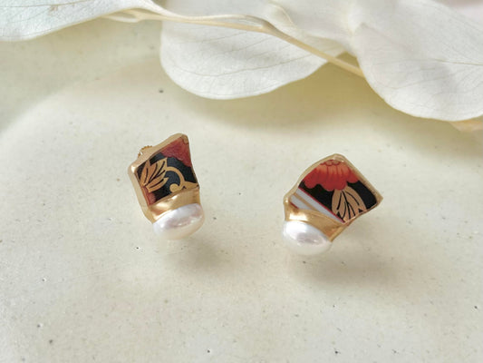 Imari Ware Kintsugi Titanium Earrings Gold Carnelian