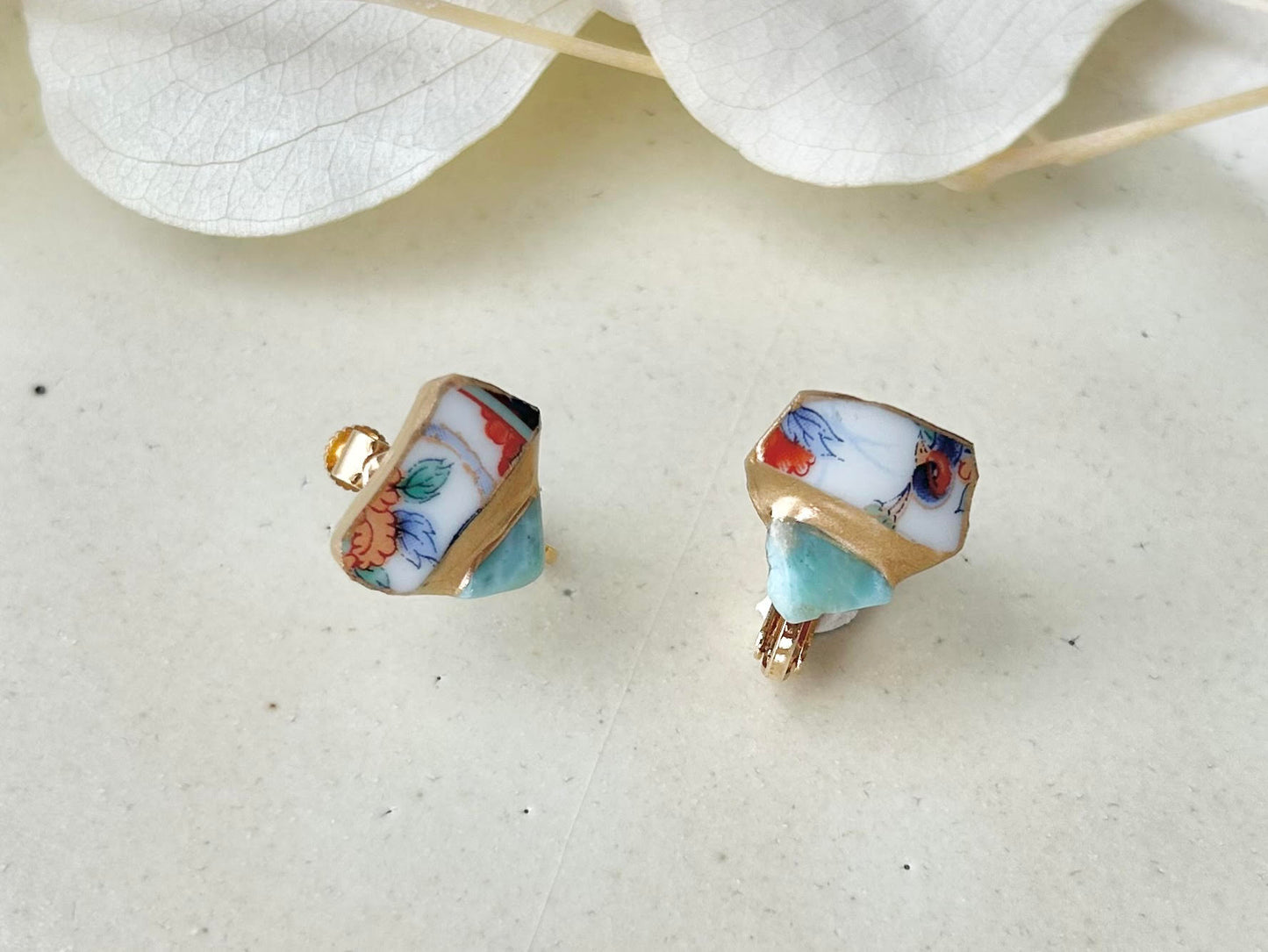 Imari Ware Kintsugi Titanium Earrings Gold Carnelian