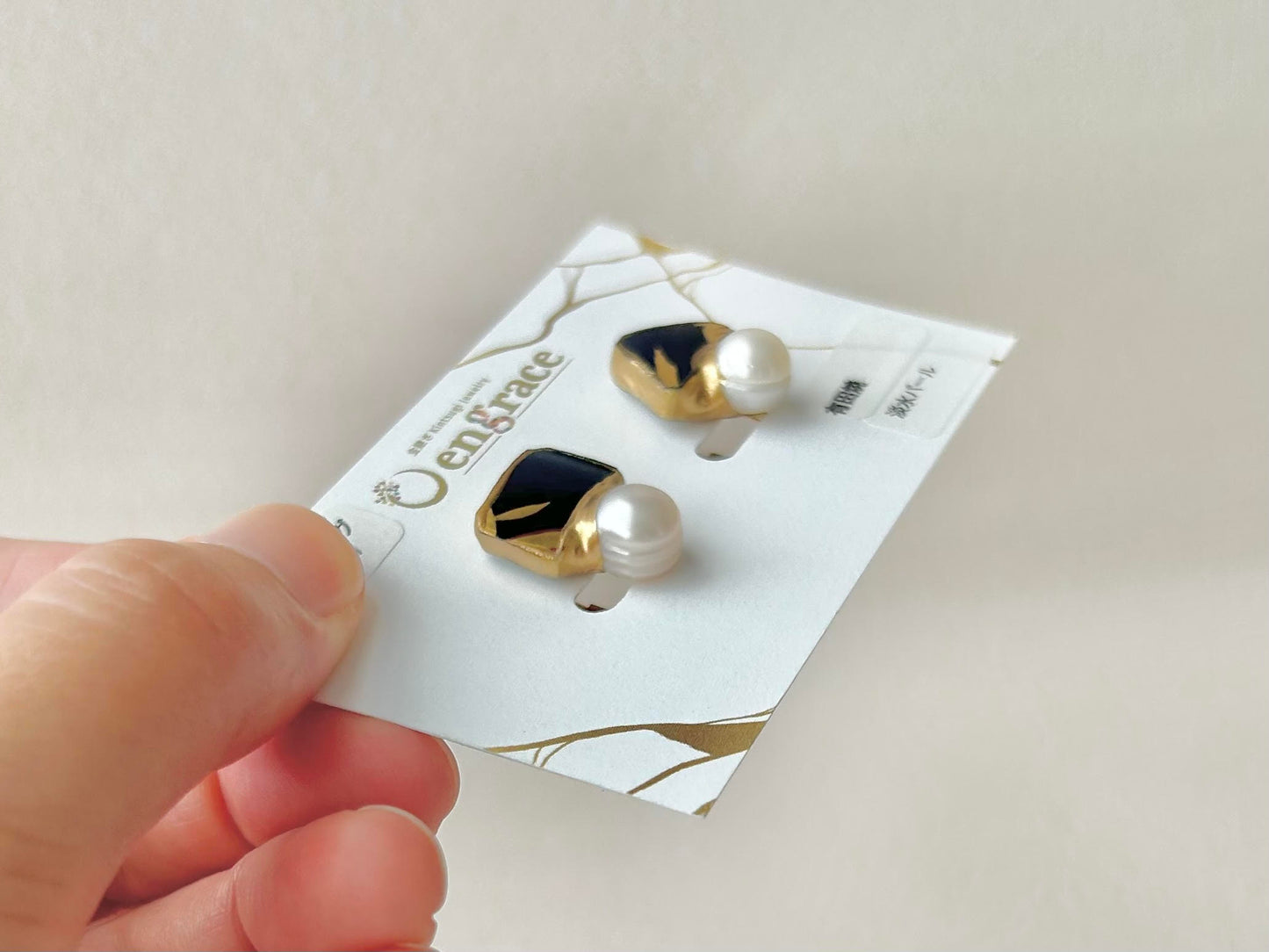 Imari Ware Kintsugi Titanium Earrings Gold Carnelian