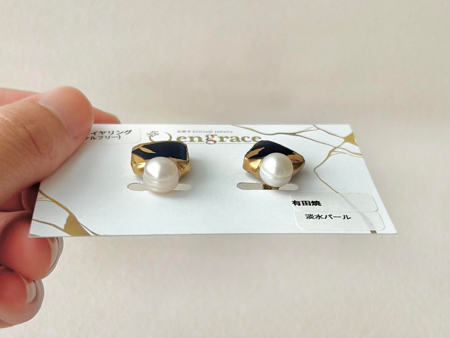 Imari Ware Kintsugi Titanium Earrings Gold Carnelian