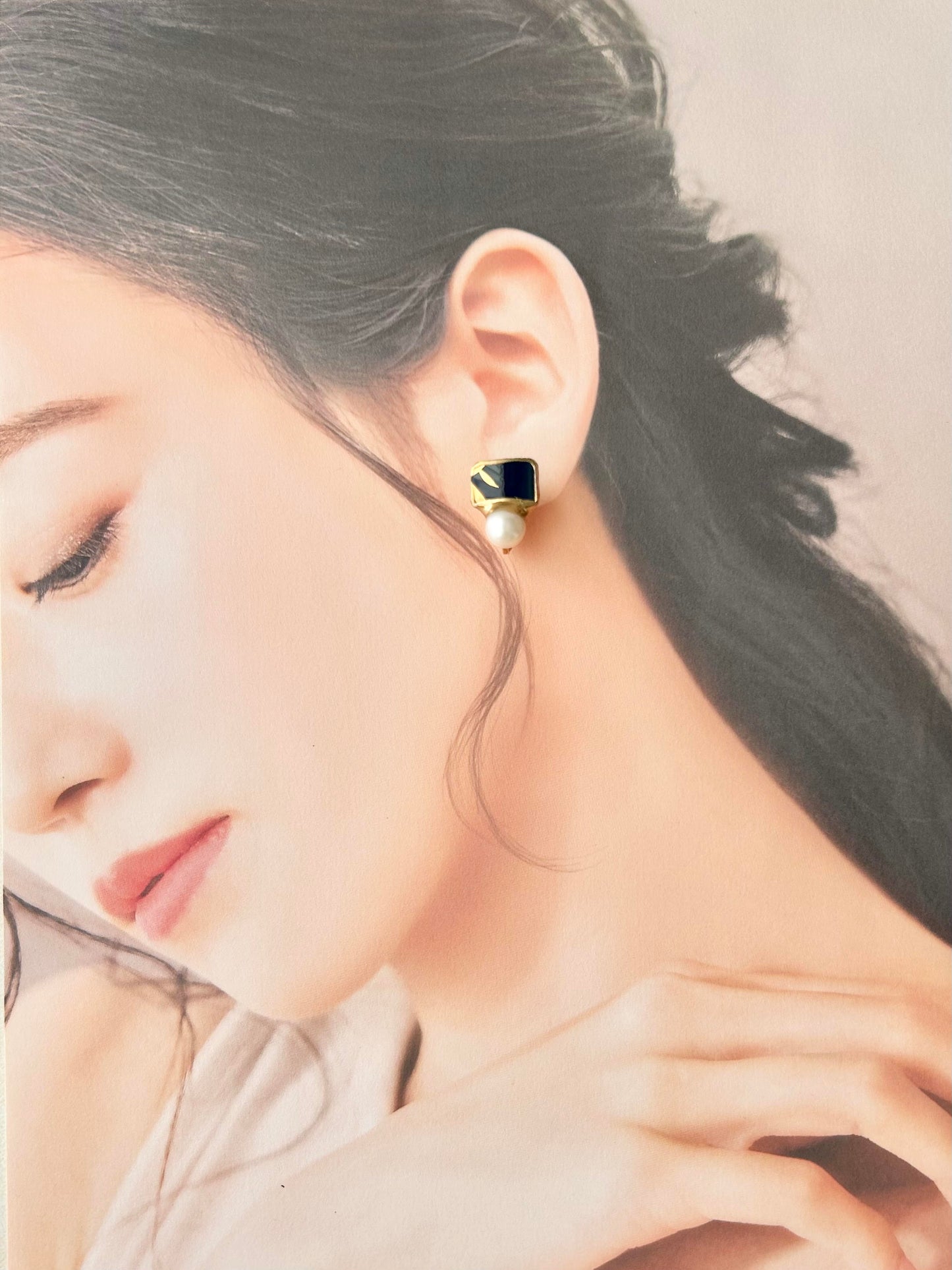 Imari Ware Kintsugi Titanium Earrings Gold Carnelian