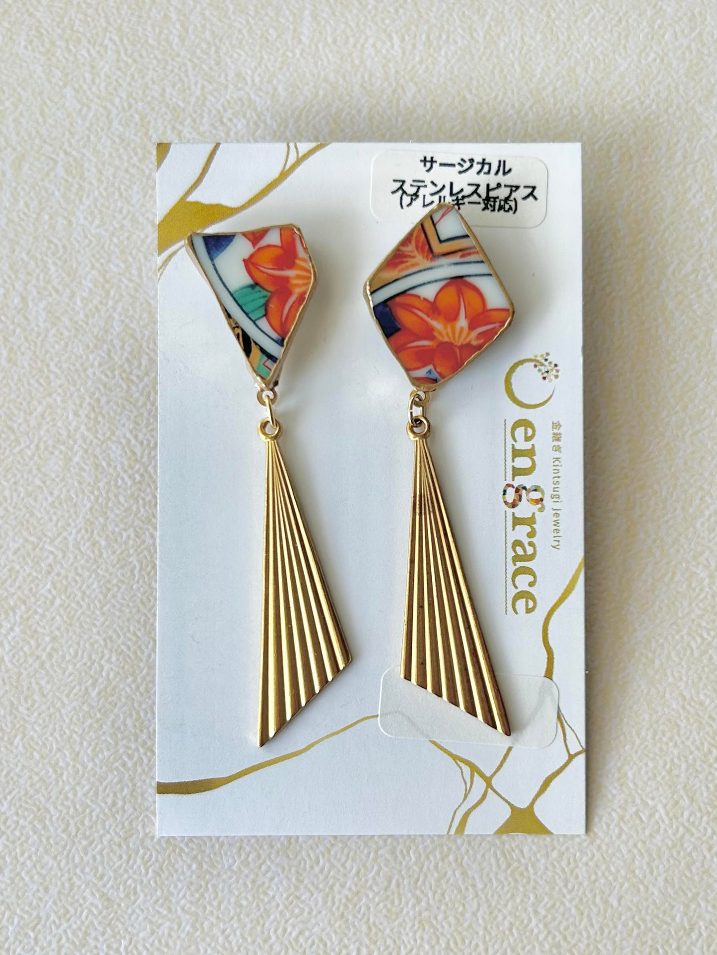 Imari Ware Kintsugi Titanium Earrings Gold Carnelian