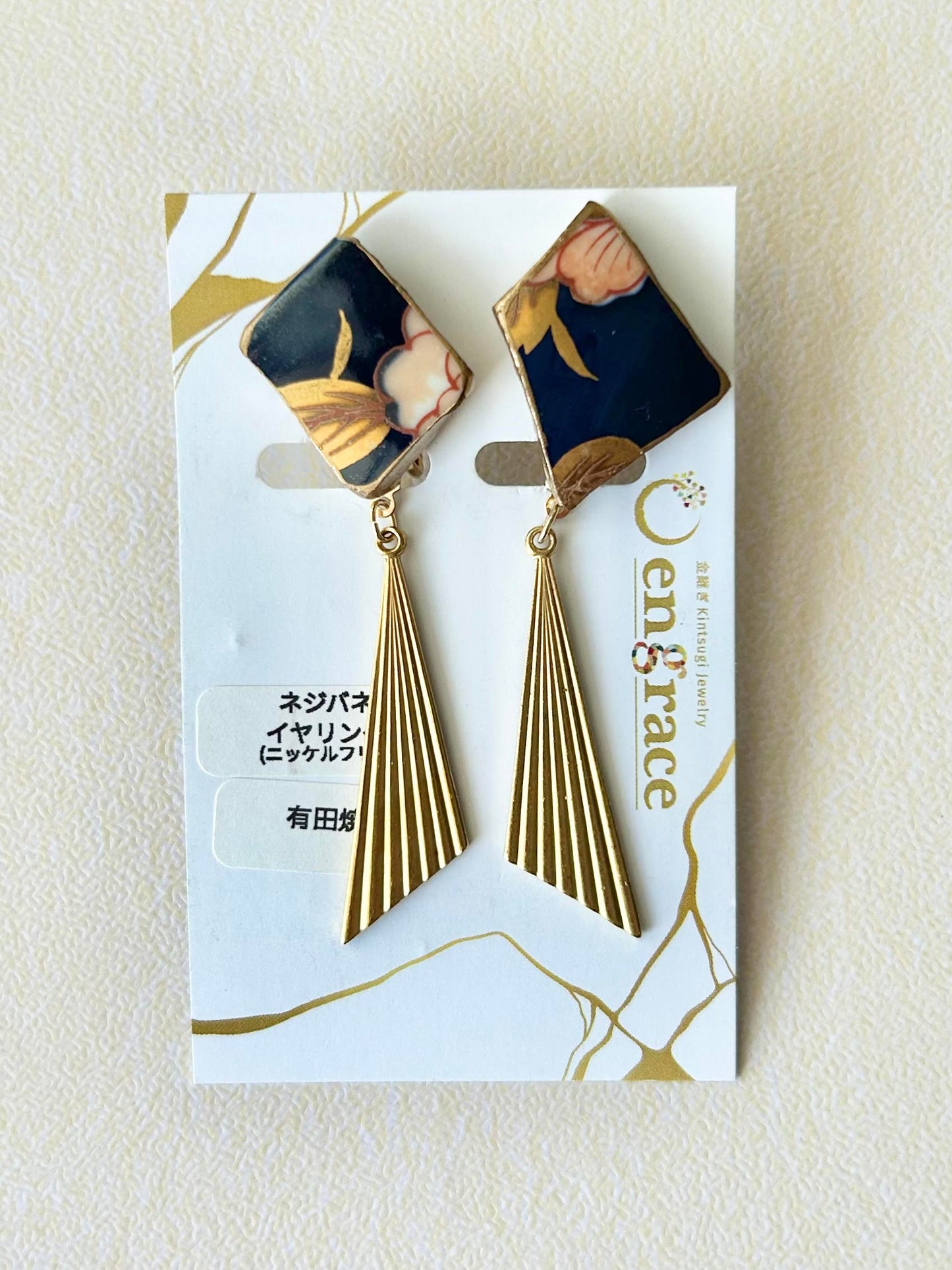 Imari Ware Kintsugi Titanium Earrings Gold Carnelian