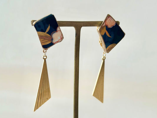 Imari Ware Kintsugi Titanium Earrings Gold Carnelian