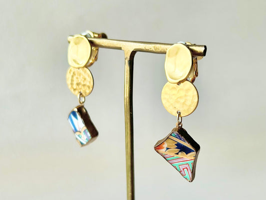 Imari Ware Kintsugi Titanium Earrings Gold Carnelian