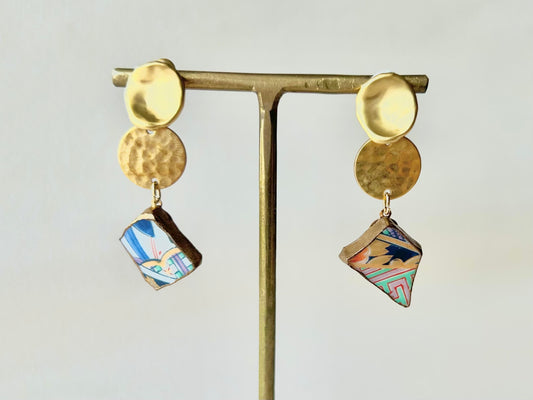 Imari Ware Kintsugi Titanium Earrings Gold Carnelian