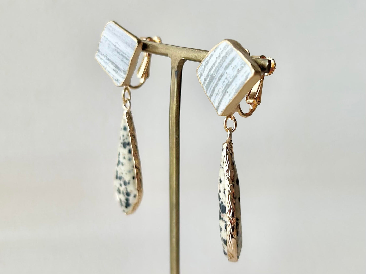 Imari Ware Kintsugi Titanium Earrings Gold Carnelian