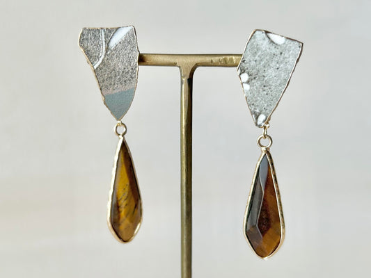 Imari Ware Kintsugi Titanium Earrings Gold Carnelian