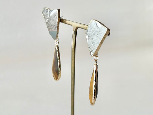 Imari Ware Kintsugi Titanium Earrings Gold Carnelian