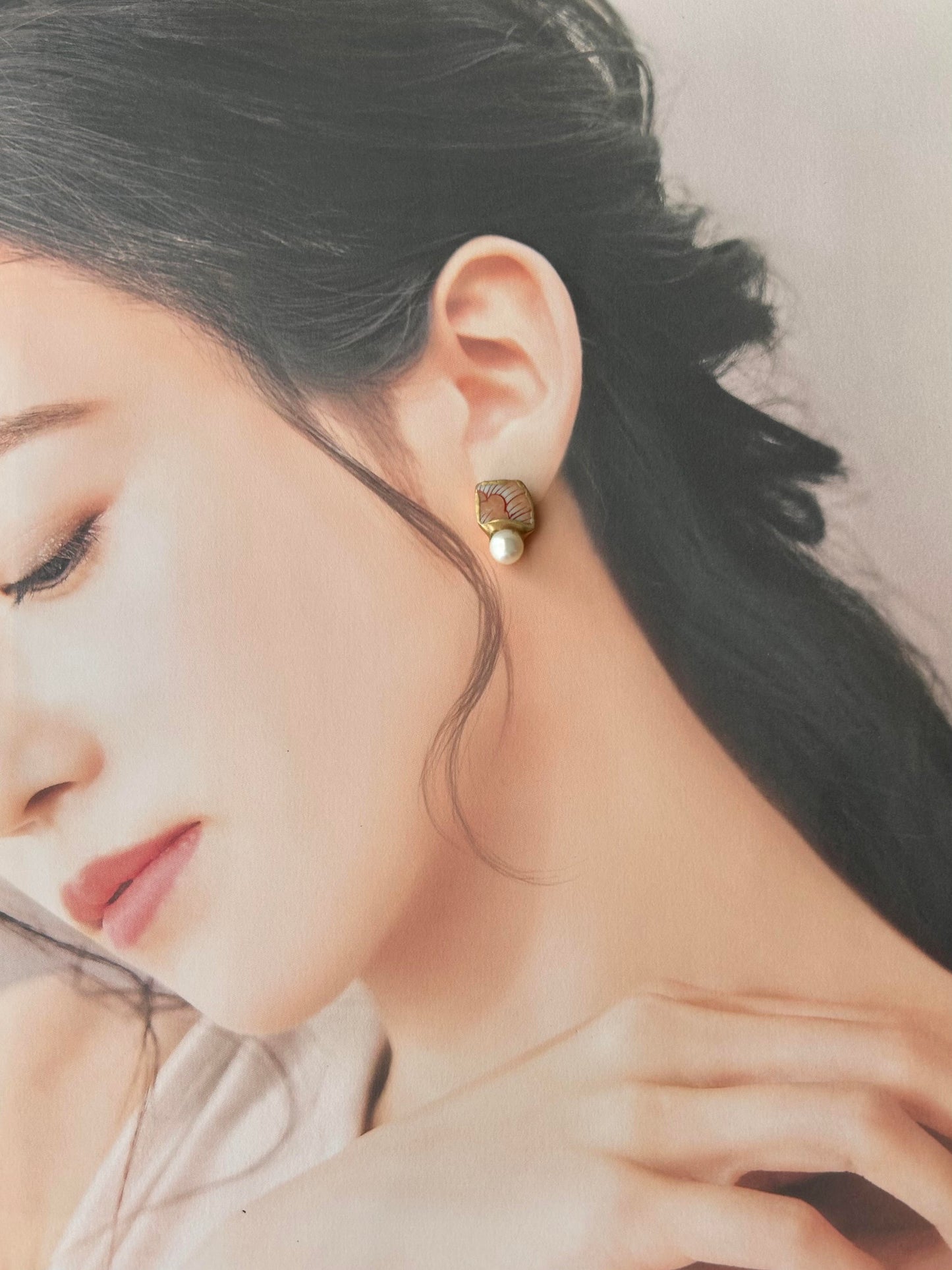 Imari Ware Kintsugi Titanium Earrings Gold Carnelian