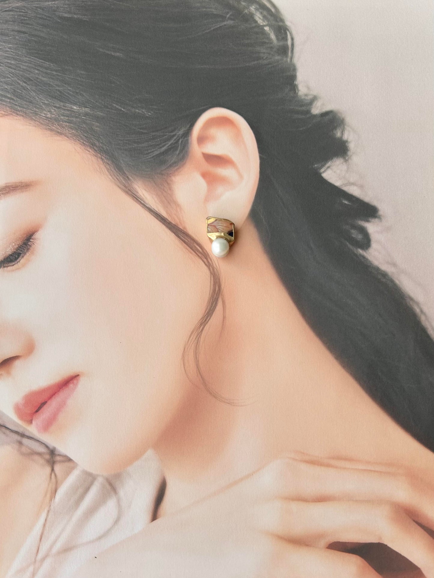 Imari Ware Kintsugi Titanium Earrings Gold Carnelian
