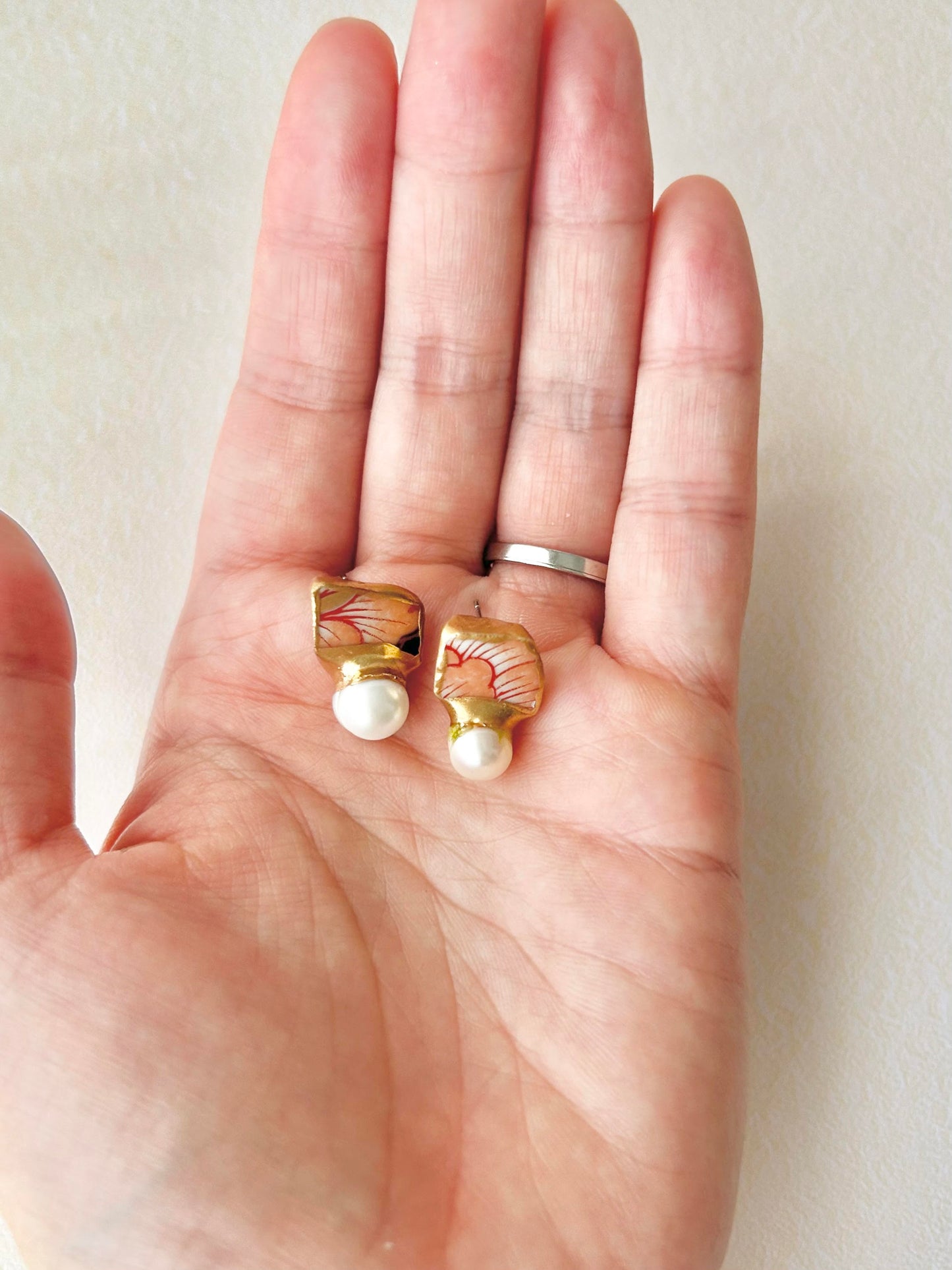 Imari Ware Kintsugi Titanium Earrings Gold Carnelian